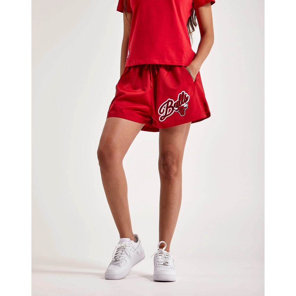 NEW Pro Standard Chicago Bulls Women’s Script Shorts Red/White XL BCBF57656